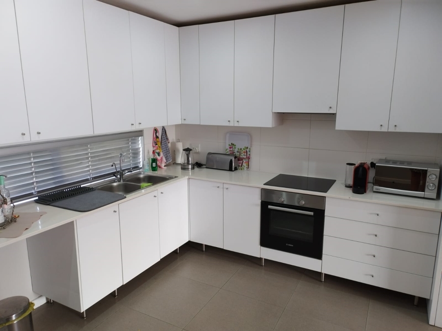 To Let 3 Bedroom Property for Rent in Somerset Lakes Western Cape